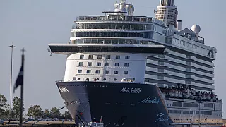 Image de dossier - Le navire de croisière Mein Schiff 6 est amarré au port du Pirée, près d'Athènes, le mardi 29 septembre 2020.