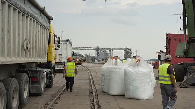 Chargement d'engrais dans le port de Giurgiulești, Moldavie.